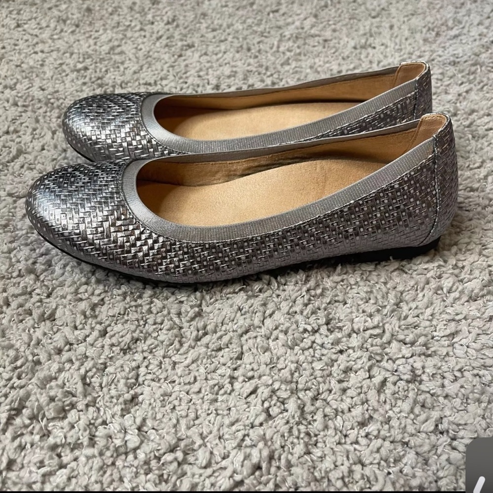 Vionic Metallic Woven Flats - Picture 4 of 7